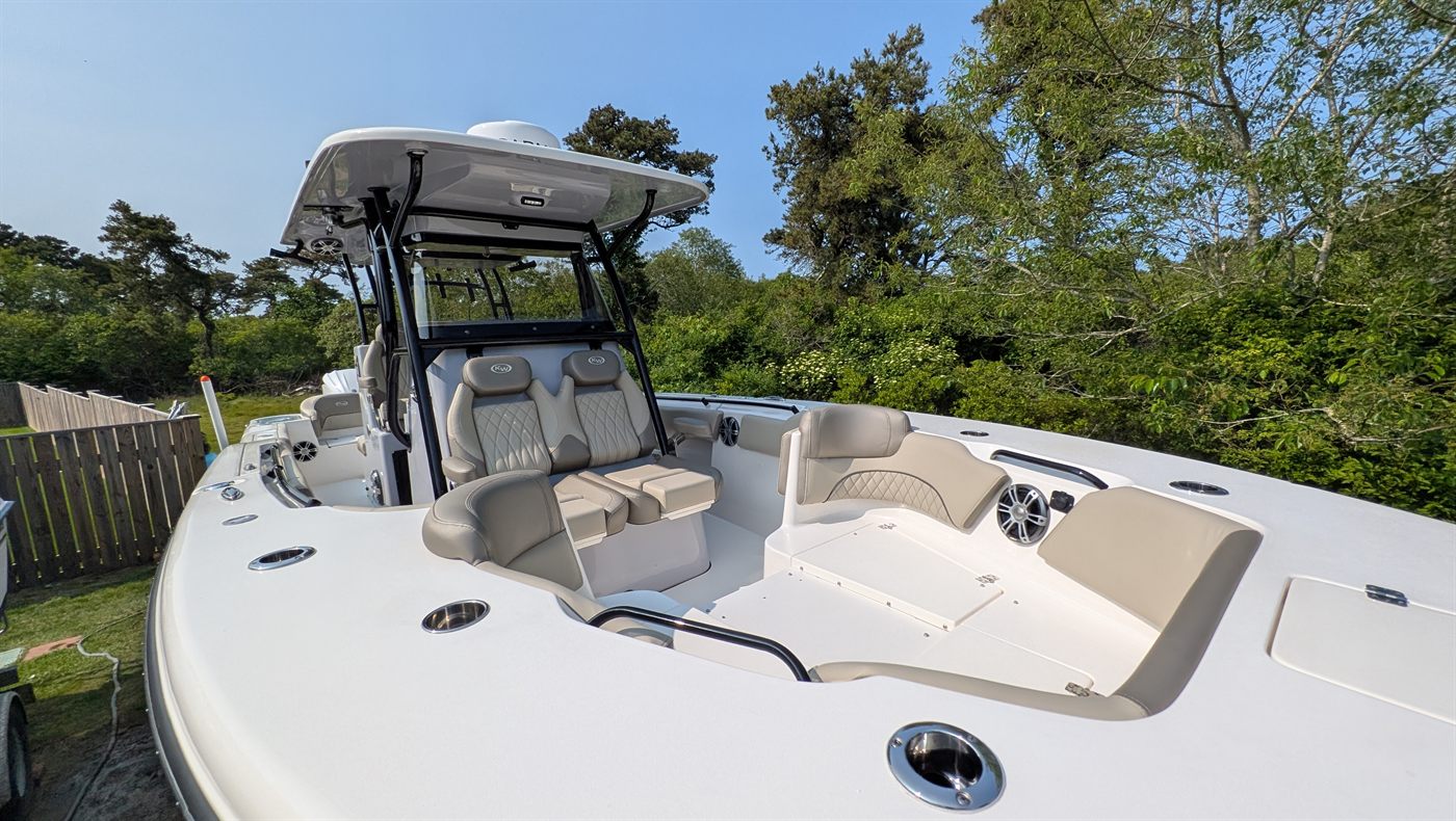 Center console cockpit and gunwales after a full ceramic coating, worked on the trailer